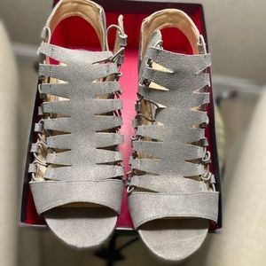 Vince Camuto Size 11 Metal Grey Metallic sandals